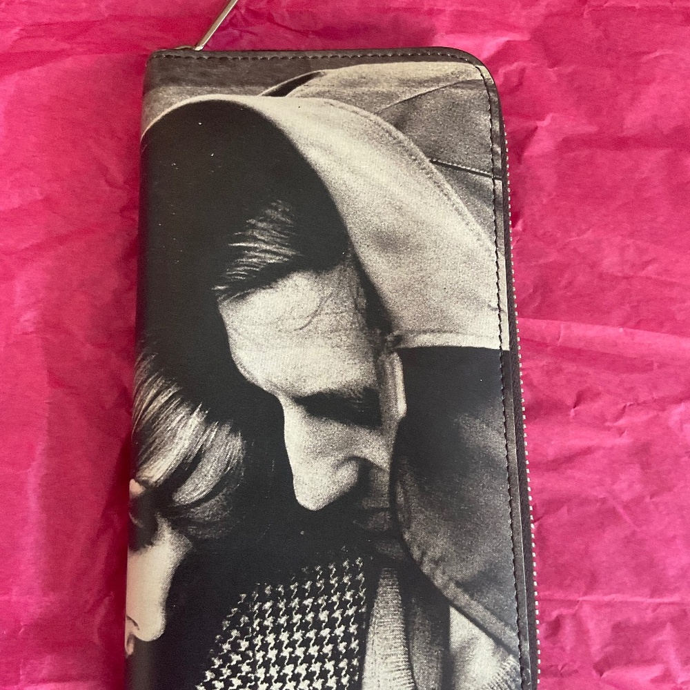 Burberry zipper wallet